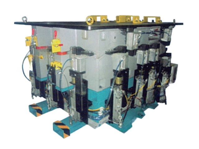 Main carpet forming mould